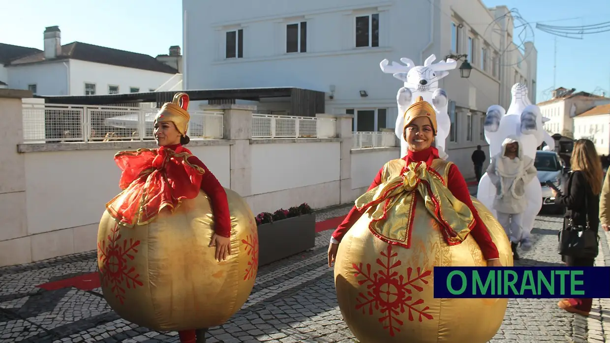 Parada de Natal animou centro de Santarém