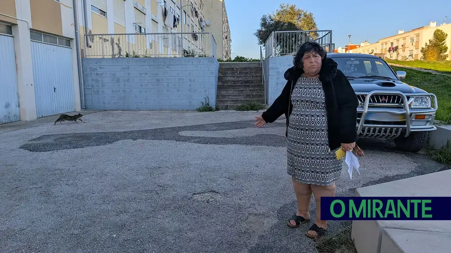 Estacionamento selvagem impede moradores de Povos de aceder à garagem