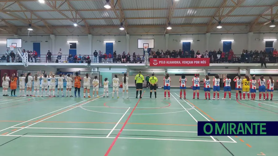 Liga de futebol feminino em jornada de cariz solidário em Alhandra