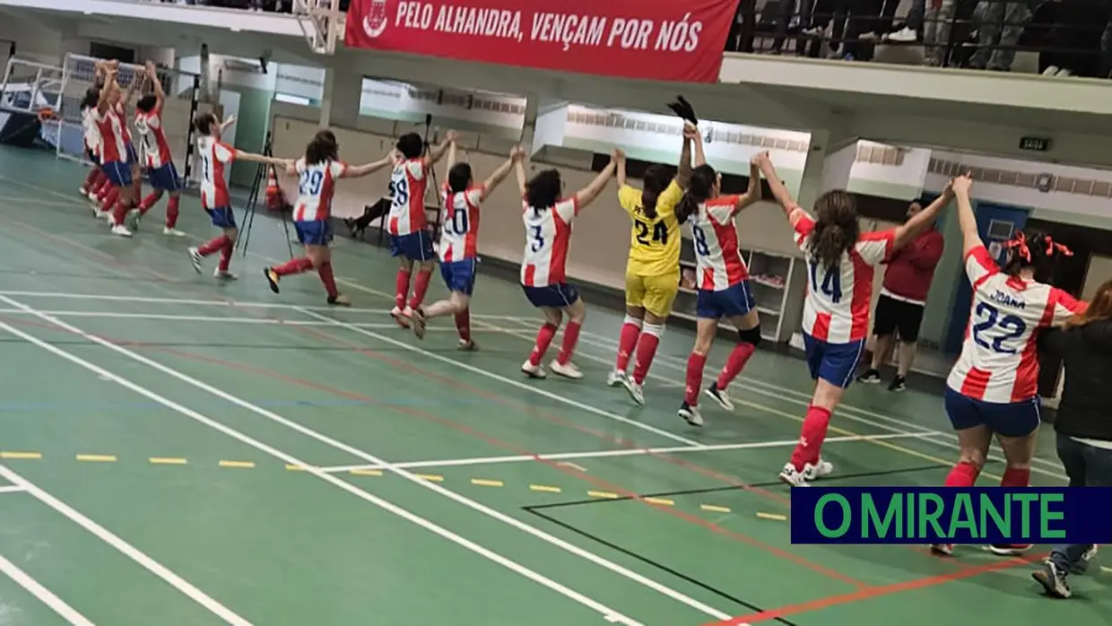 Liga de futebol feminino em jornada de cariz solidário em Alhandra