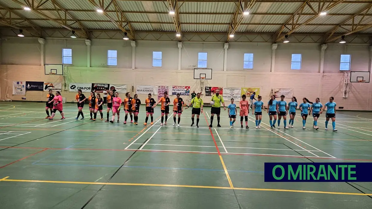 Liga de futebol feminino em jornada de cariz solidário em Alhandra