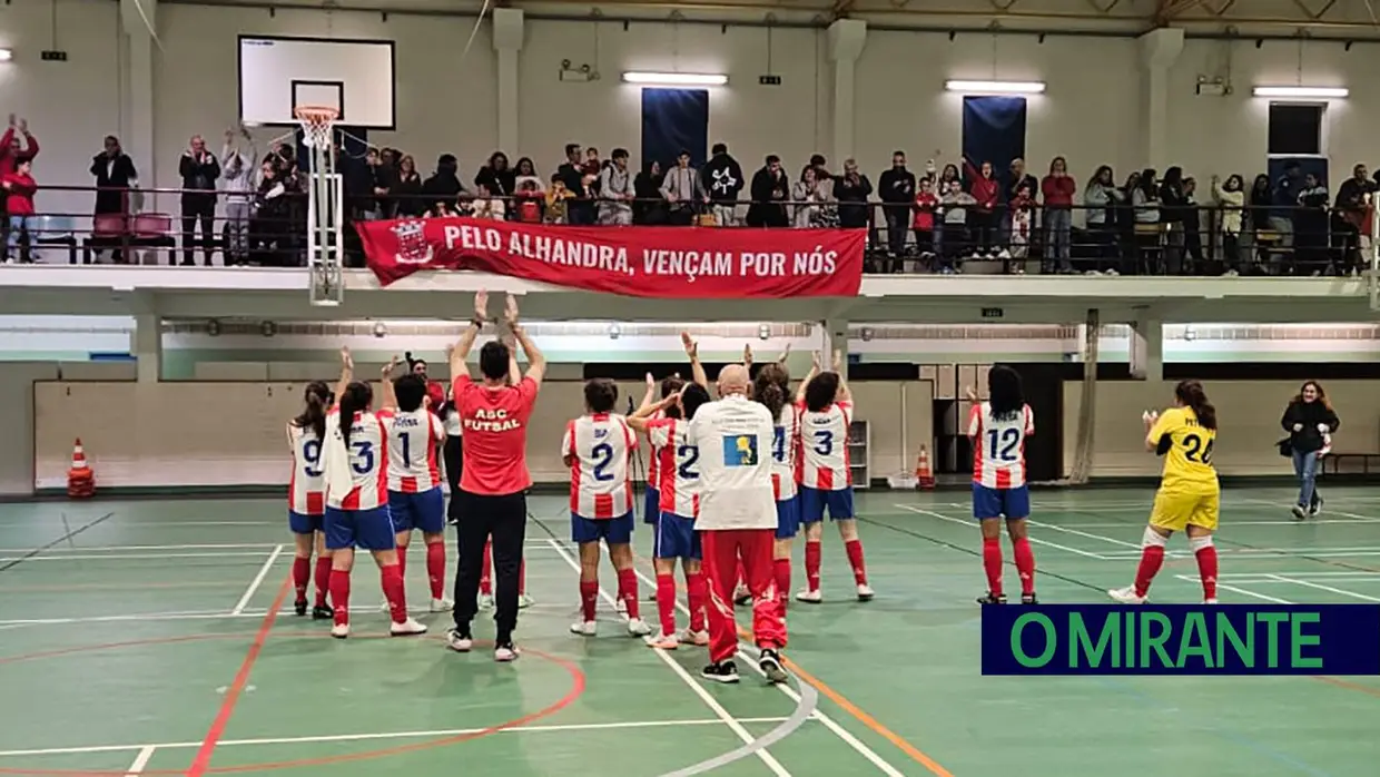 Liga de futebol feminino em jornada de cariz solidário em Alhandra