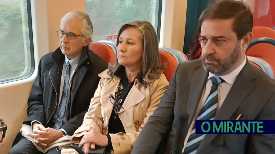 Presidente da Assembleia da República no comboio entre Santarém e Entroncamento