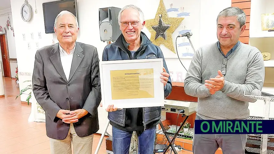 Ex-CEO da Stellantis homenageado na Póvoa de Santarém