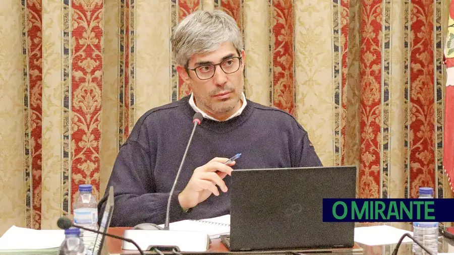 Cartaxo diz que controlo de praga de pombos é bem feito após queixas da população