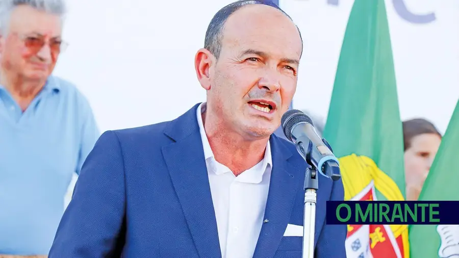 Francisco Oliveira volta a funcionário da câmara a que presidiu