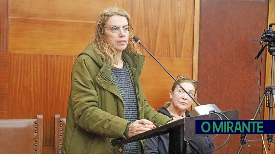 Moradoras da zona sul do Cartaxo queixam-se de ruas degradadas e insegurança na cidade