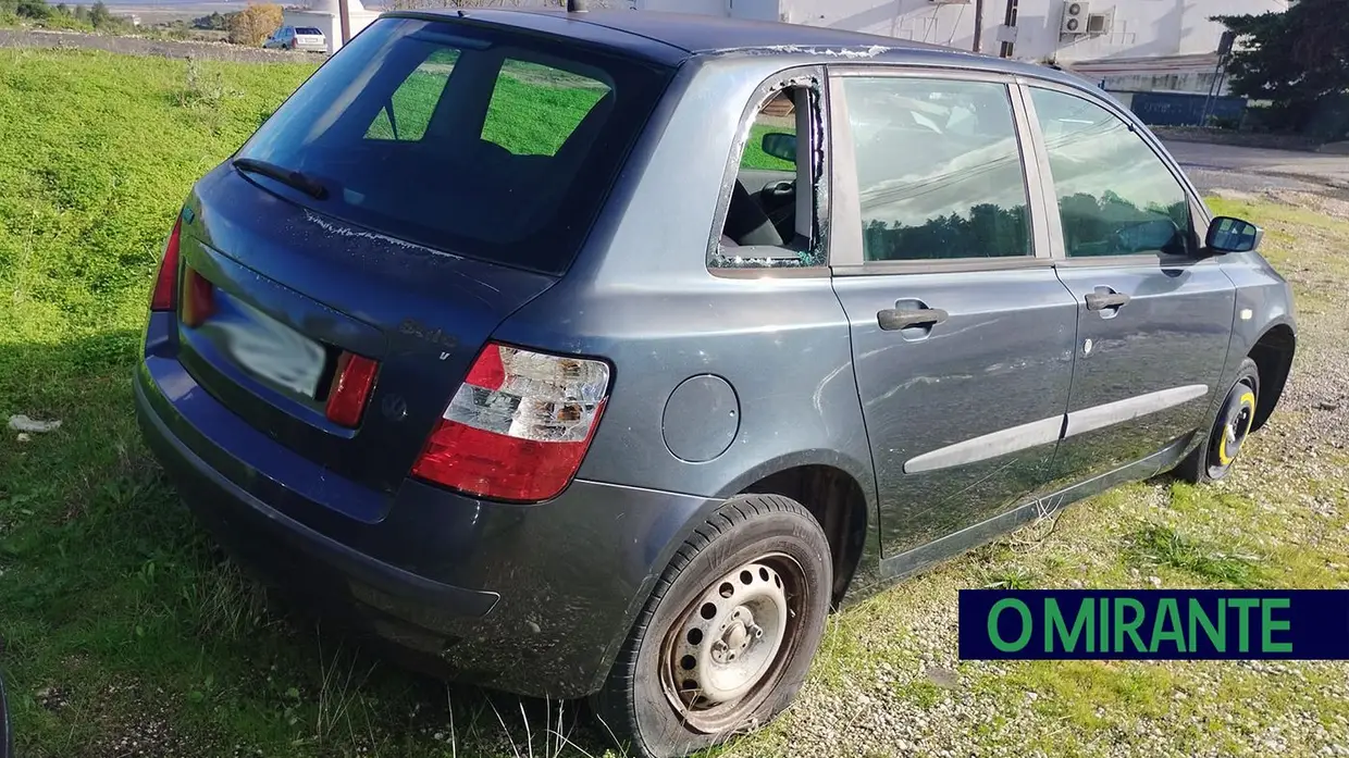 Carros abandonados e lixo continuam a marcar a paisagem da Verdelha do Ruivo