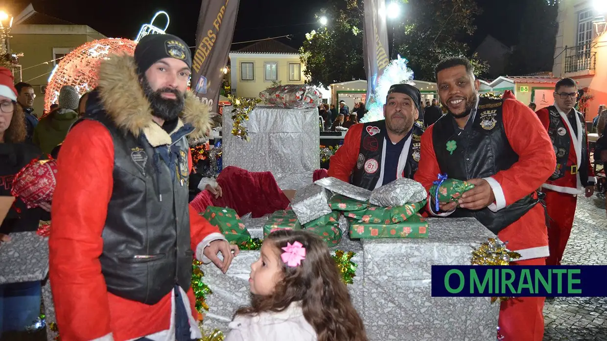 Mercadinho de Natal anima Praça da República em Samora Correia