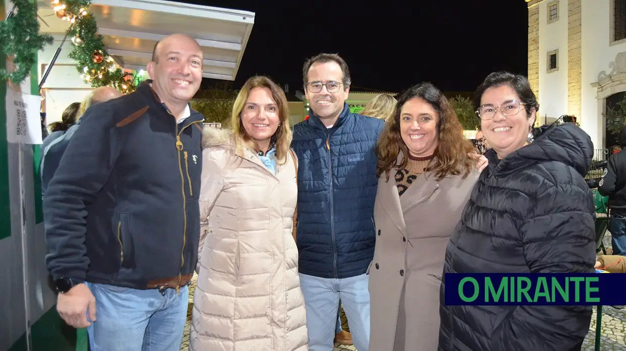 Mercadinho de Natal anima Praça da República em Samora Correia
