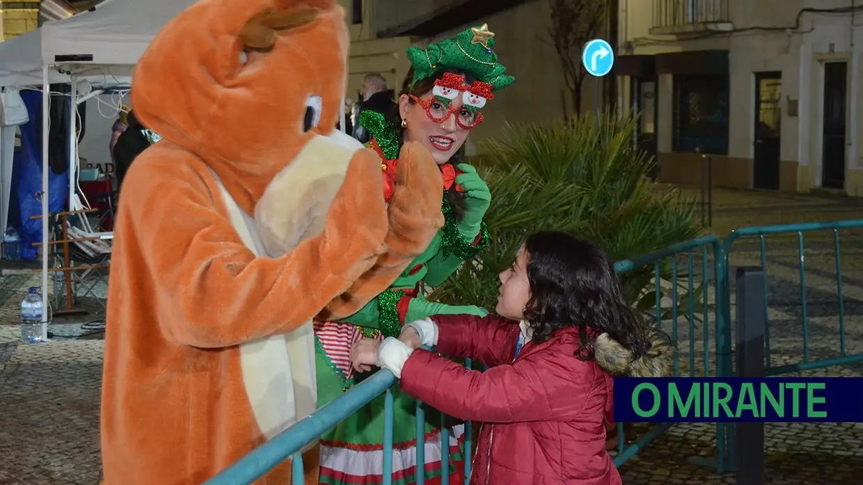 Mercadinho de Natal anima Praça da República em Samora Correia