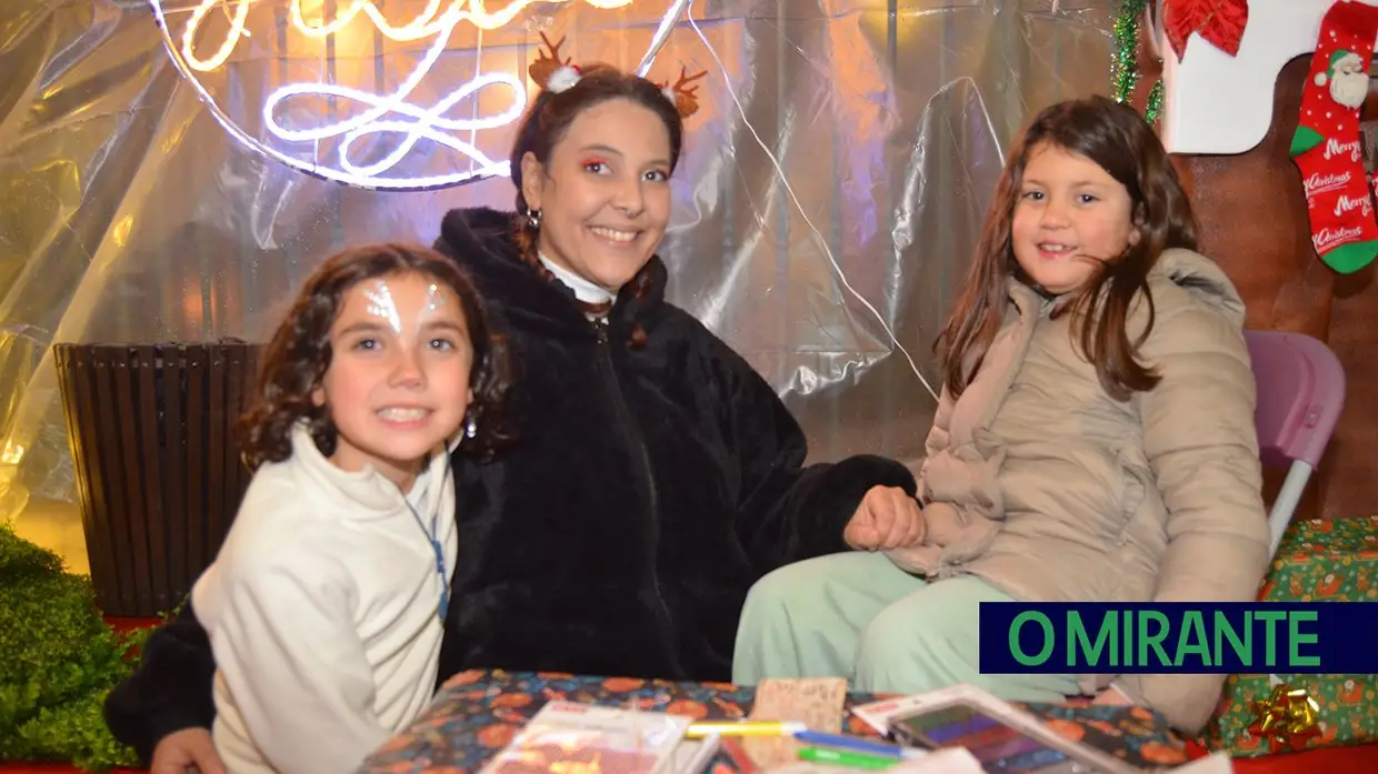 Mercadinho de Natal anima Praça da República em Samora Correia