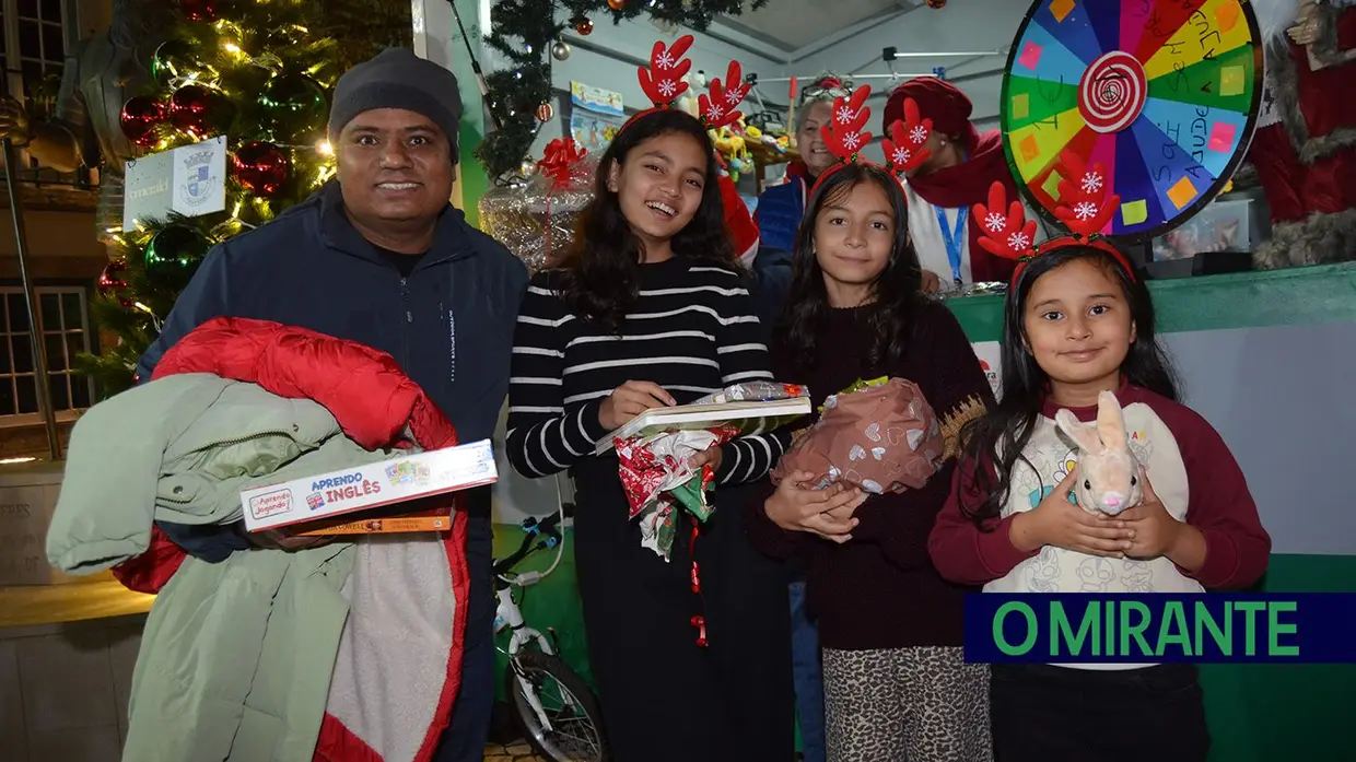 Mercadinho de Natal anima Praça da República em Samora Correia