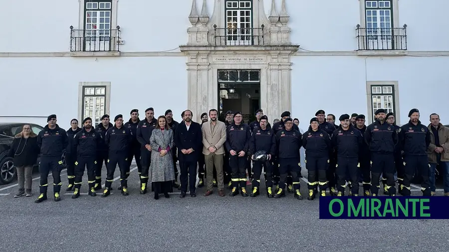 Bombeiros sapadores de Santarém com novos capacetes
