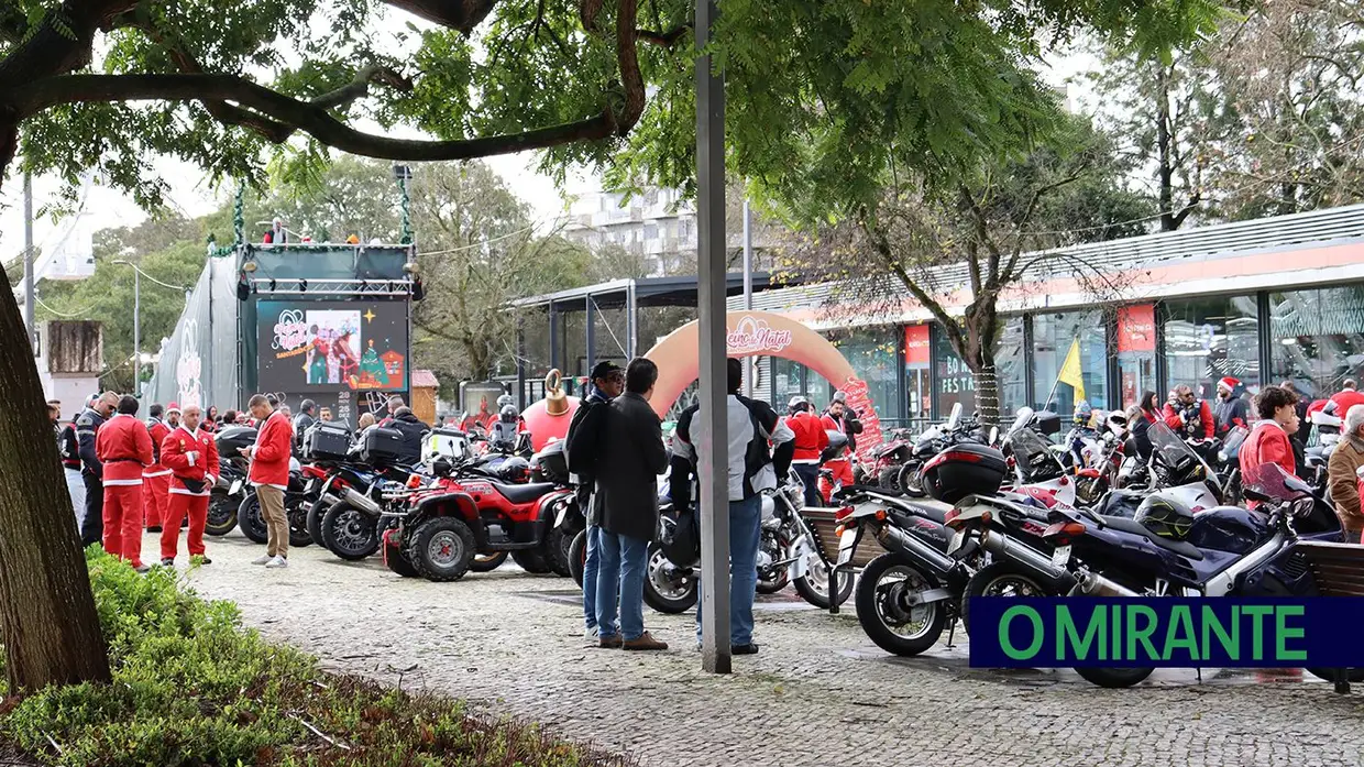 Pais Natais desfilaram de mota em Santarém