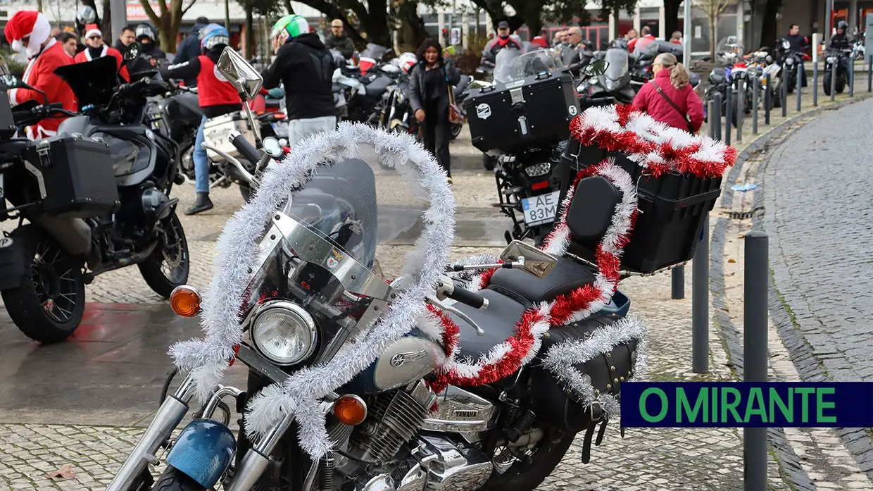 Pais Natais desfilaram de mota em Santarém