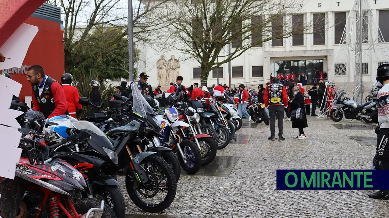 Pais Natais desfilaram de mota em Santarém