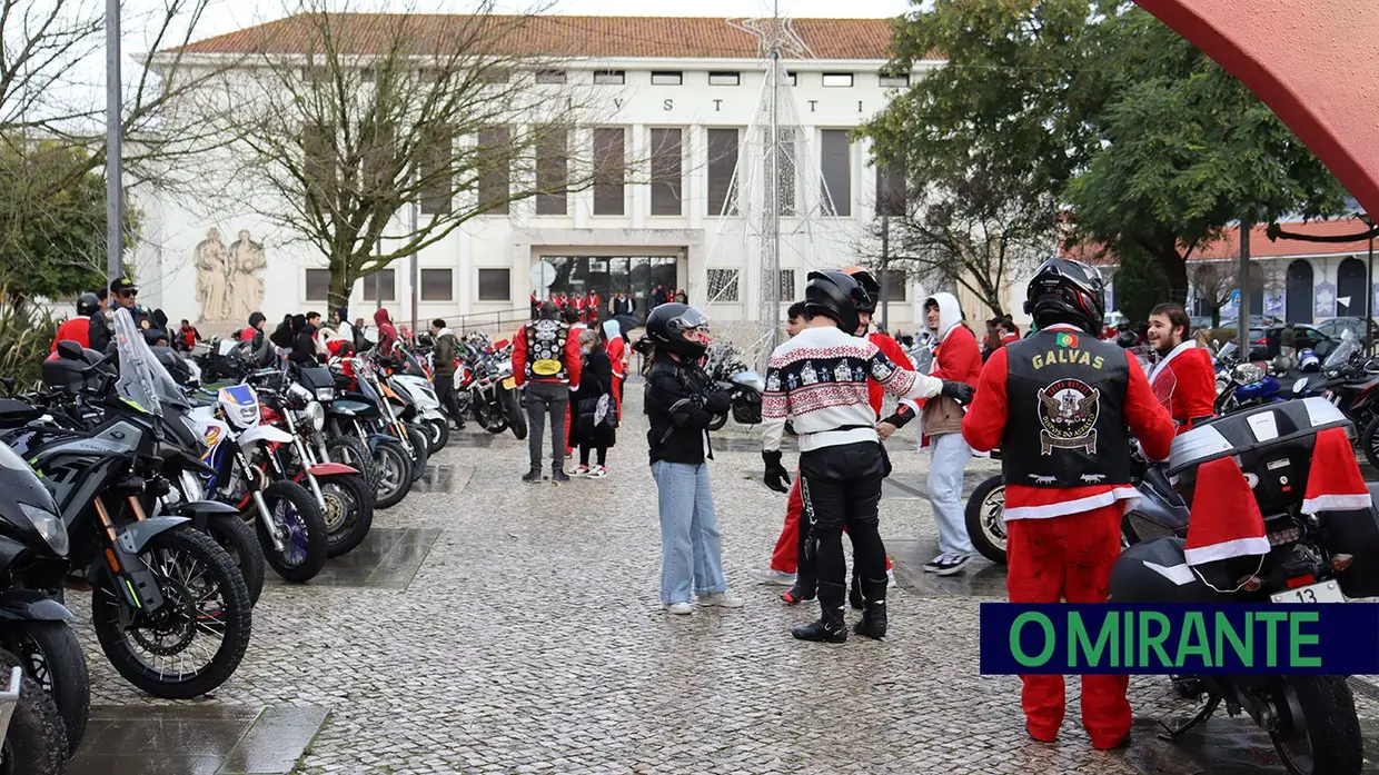 Pais Natais desfilaram de mota em Santarém