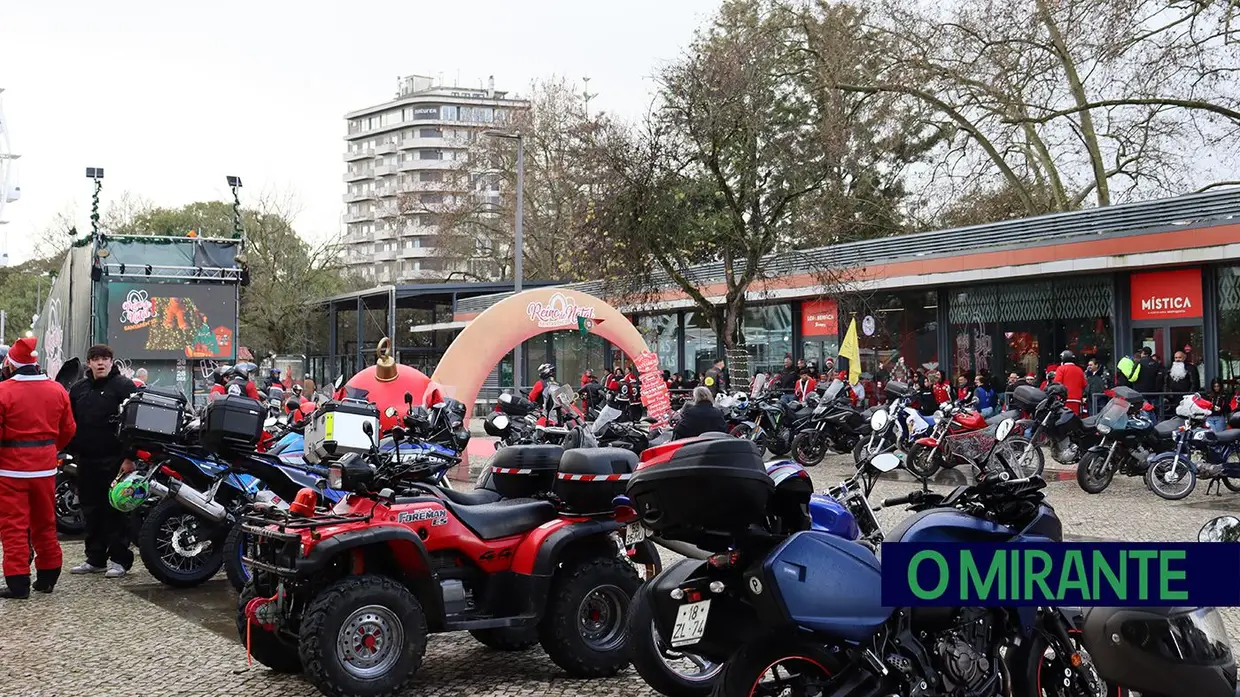 Pais Natais desfilaram de mota em Santarém