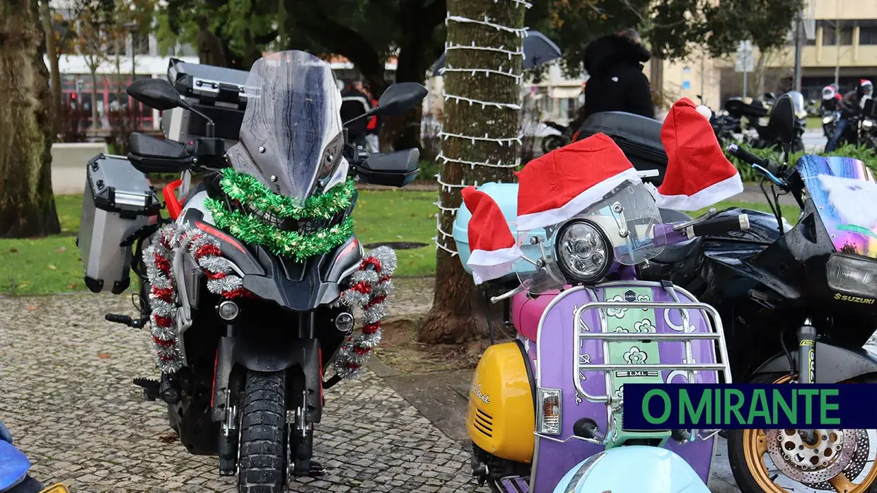 Pais Natais desfilaram de mota em Santarém