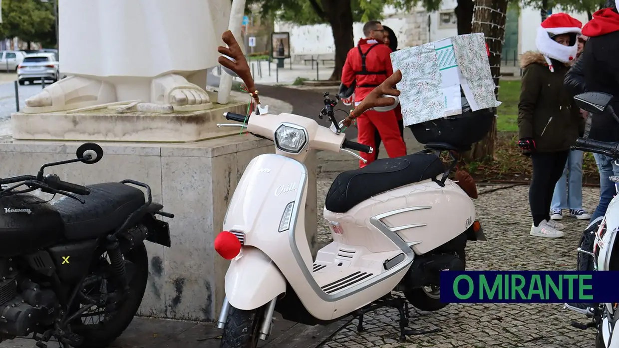 Pais Natais desfilaram de mota em Santarém