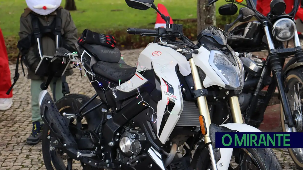 Pais Natais desfilaram de mota em Santarém