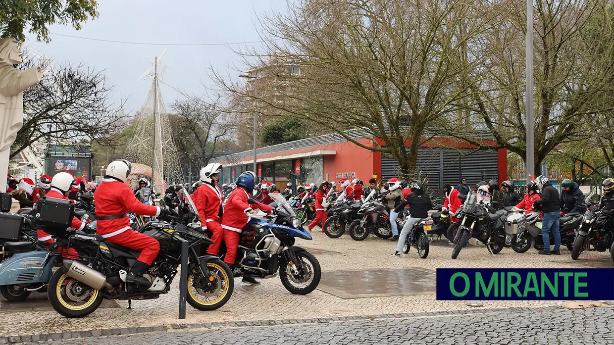 Pais Natais desfilaram de mota em Santarém