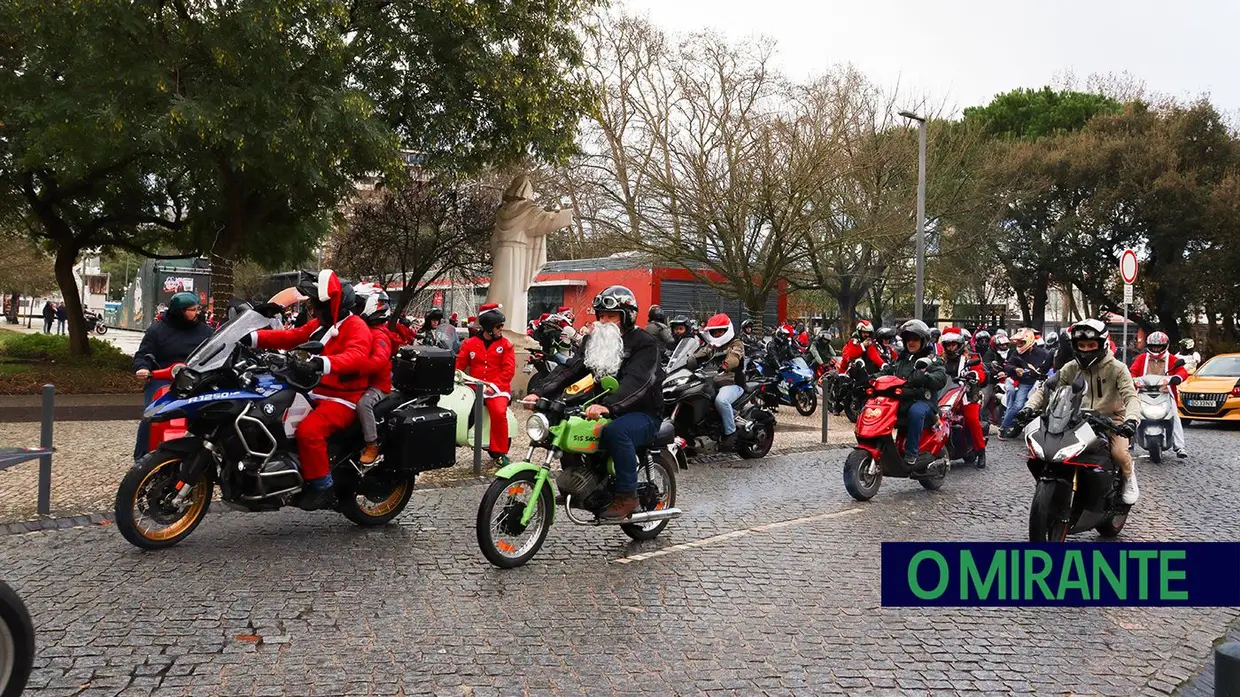 Pais Natais desfilaram de mota em Santarém
