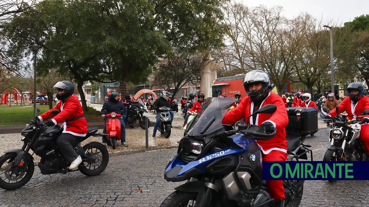Pais Natais desfilaram de mota em Santarém