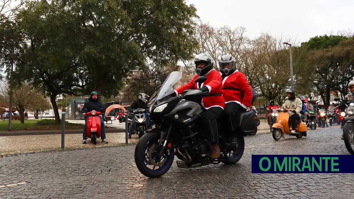 Pais Natais desfilaram de mota em Santarém
