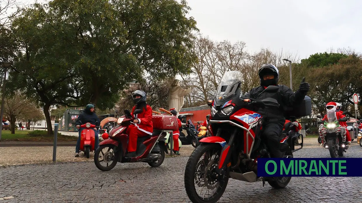 Pais Natais desfilaram de mota em Santarém