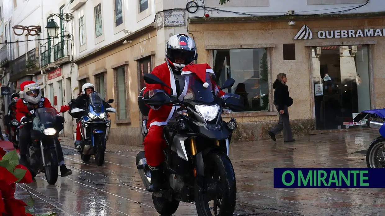 Pais Natais desfilaram de mota em Santarém