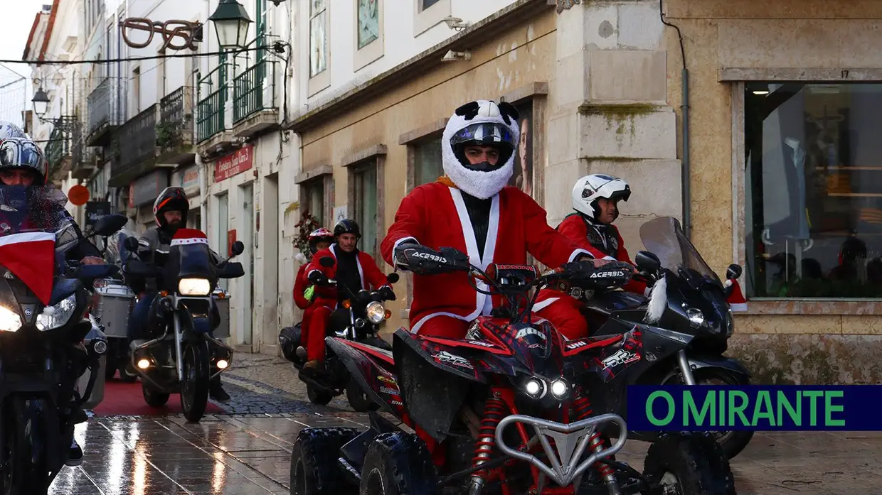 Pais Natais desfilaram de mota em Santarém