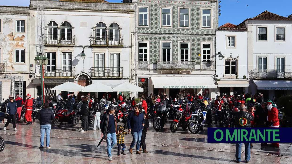 Pais Natais desfilaram de mota em Santarém
