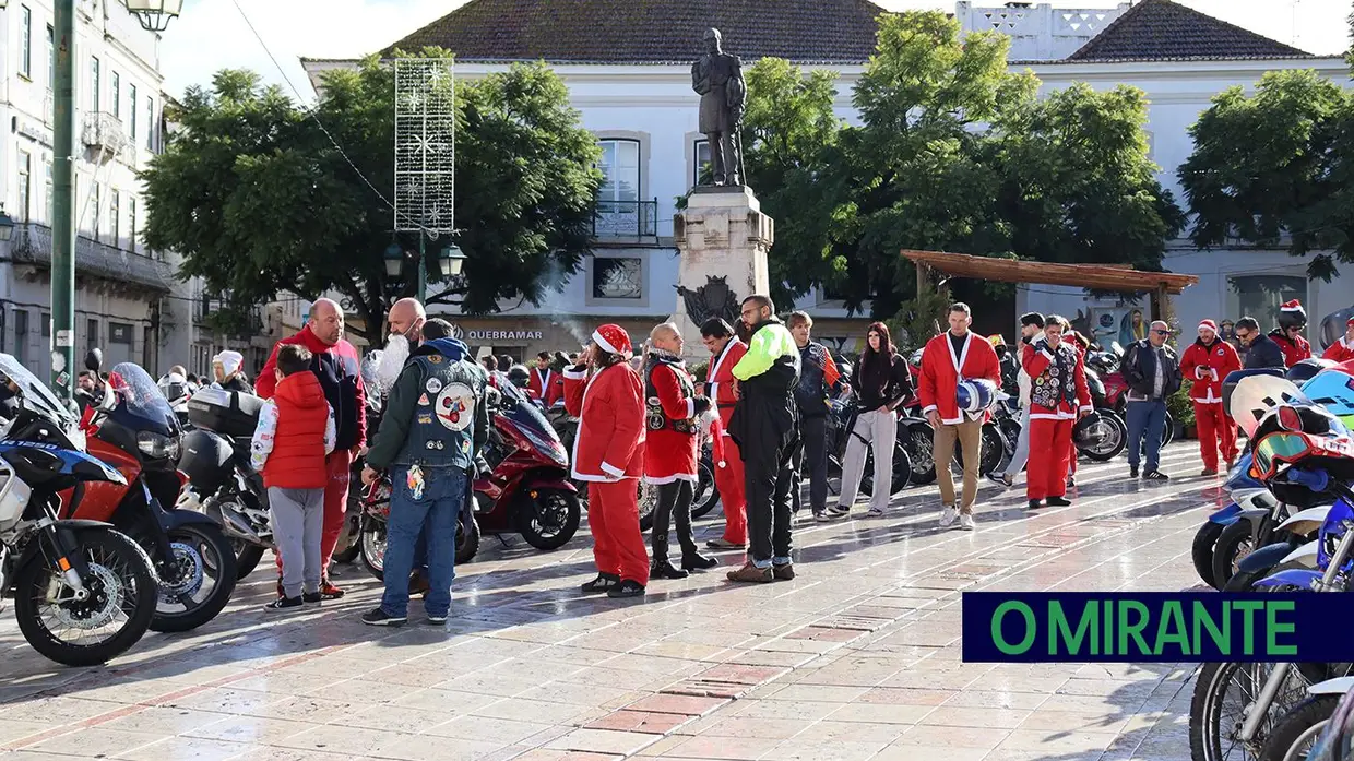 Pais Natais desfilaram de mota em Santarém