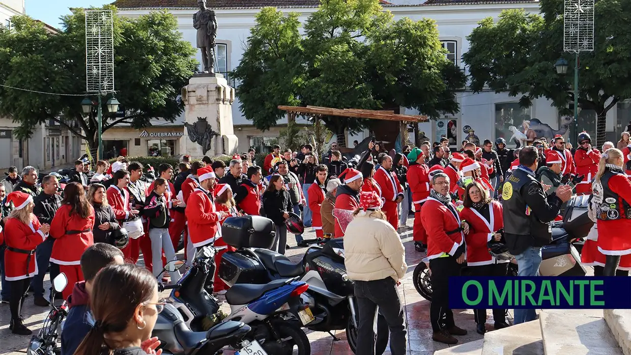 Pais Natais desfilaram de mota em Santarém