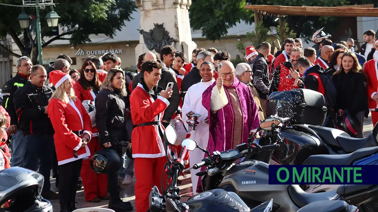 Pais Natais desfilaram de mota em Santarém