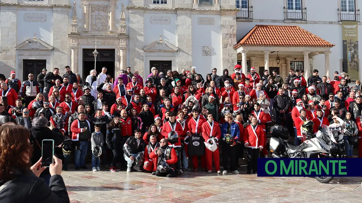 Pais Natais desfilaram de mota em Santarém