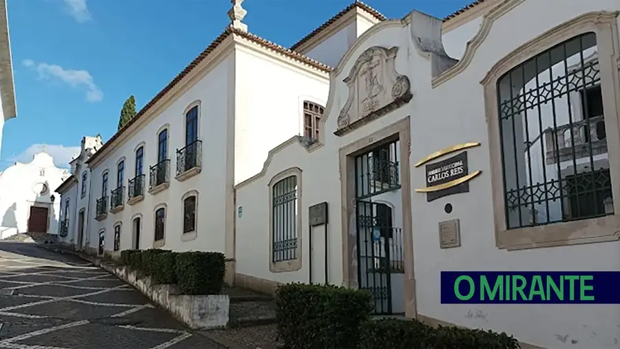 Visitas para conhecer arte sacra do Museu Municipal Carlos Reis