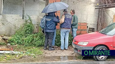 Fiscais Natal da Câmara de Santarém entregam prendas sem fato natalício