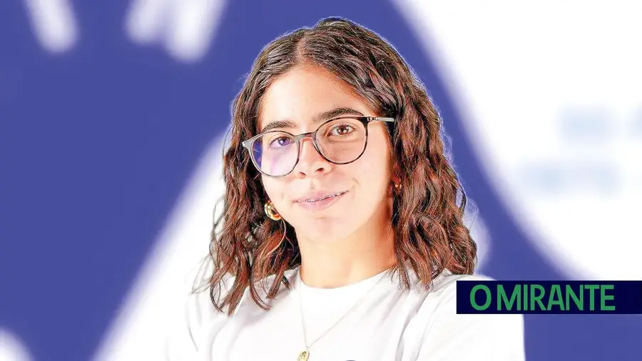 Rafaela Mendes brilha nos nacionais de natação com três títulos em juniores