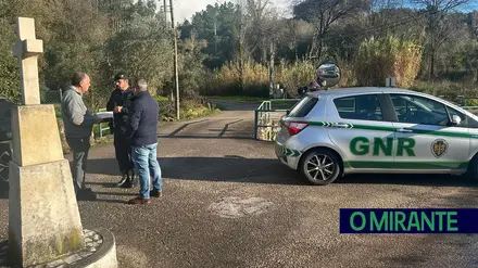 Violência doméstica conhecida das autoridades termina com morte de homicida e criança britânica