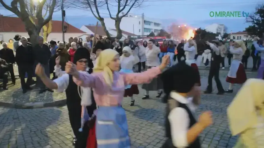 Fogueira de Natal aquece a vila de Fazendas de Almeirim