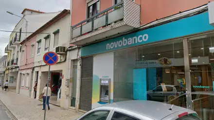 Assalta banco em Almeirim e foge de trotinete