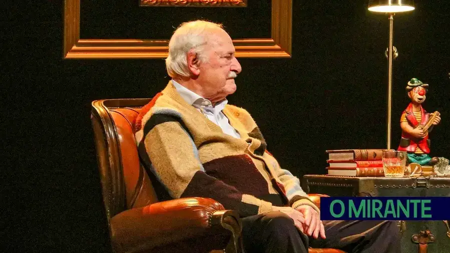 Ruy de Carvalho internado devido a AVC mas em situação estável