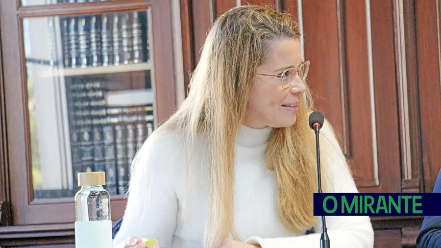 Invadida por uma chamada telefónica