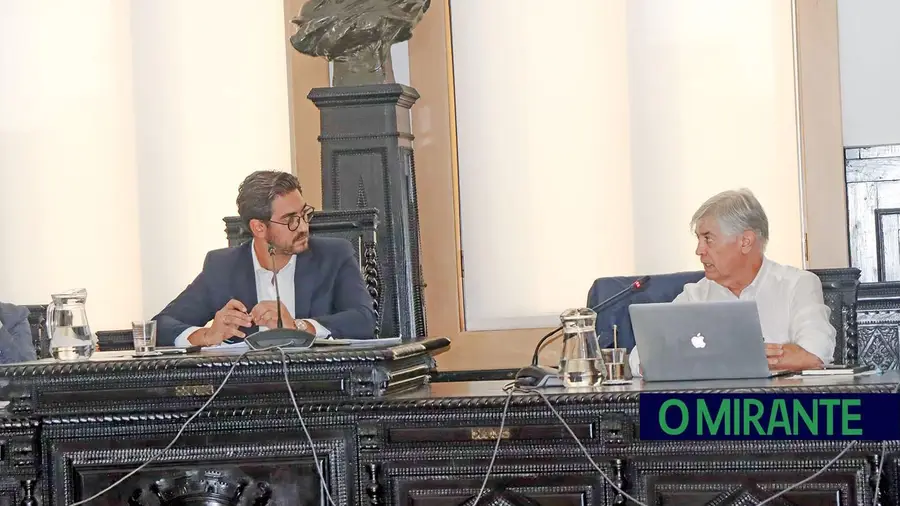 PS e PSD disputam o afecto de Nelson Cunha