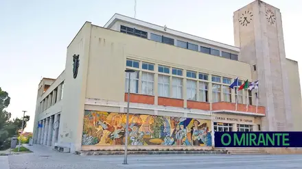 Câmara do Cartaxo com falta de trabalhadores está limitada nas contratações