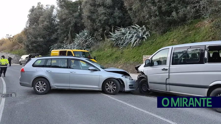 Colisão provoca cinco feridos em Santarém