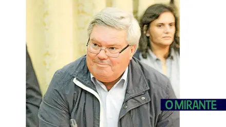 Chove dentro da Loja do Cidadão de Santarém